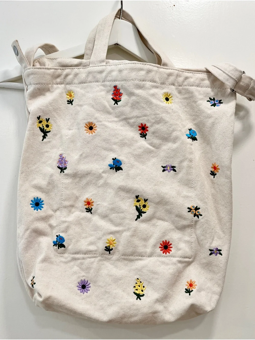Baggu Vertical Zip Duck Bag in Embroidered Ditsy Floral *discontinued*